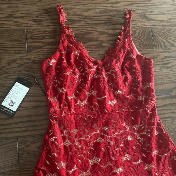 NWT red lace dress - Picture 4 of 9